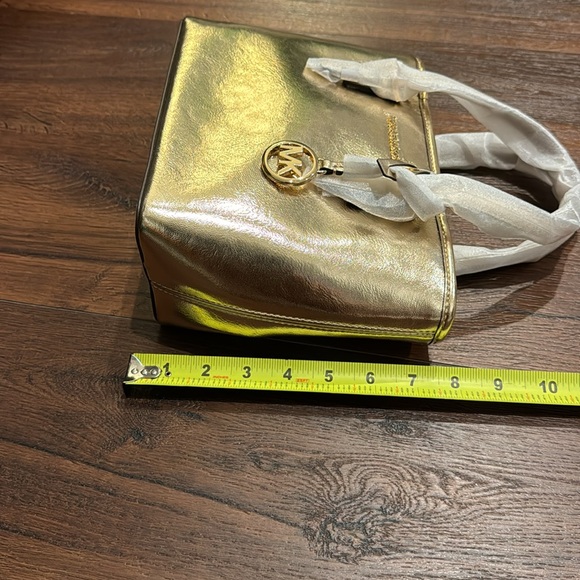 MICHAEL Michael Kors NWT Jet Set Metallic Pale Gold Tote and Crossbody Bag. - Picture 7 of 12